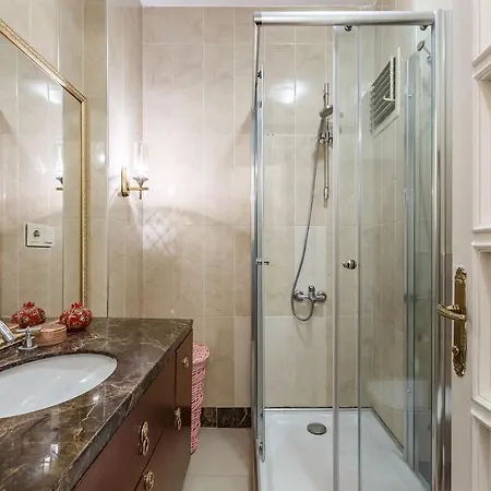 Luxurious Waterfront Mansion With Amazing Bosphorus View *